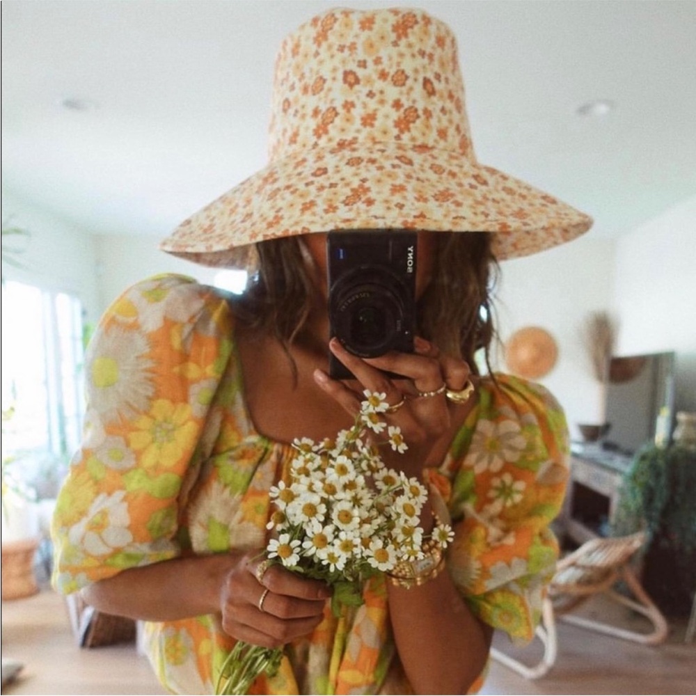 LACK OF COLOR holiday bucket hat cotton floral peach bloom 58 cm UPF 50 NEW TAGS - Picture 2 of 16